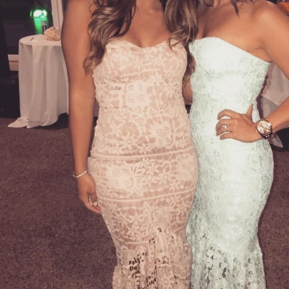 Lace scalloped missguided dress!